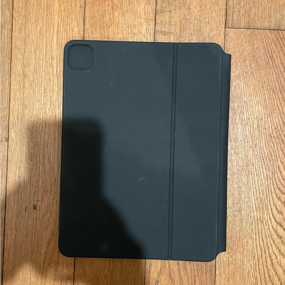 apple black magic keyboard (ipad pro 11 inch or ipad air)